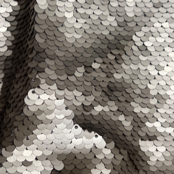 Banana Republic Silver Sequin Pencil Skirt NWT Size 6 - Picture 2 of 4